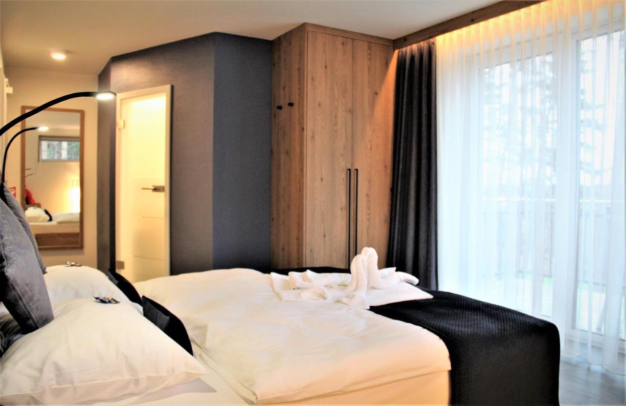Art & Galerie Hotel Lenz Plauer See Fuenfseen ภายนอก รูปภาพ