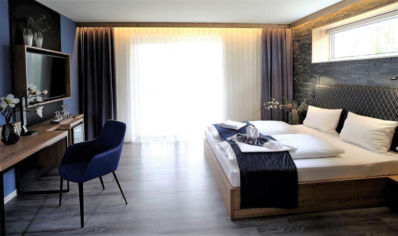 Art & Galerie Hotel Lenz Plauer See Fuenfseen ภายนอก รูปภาพ