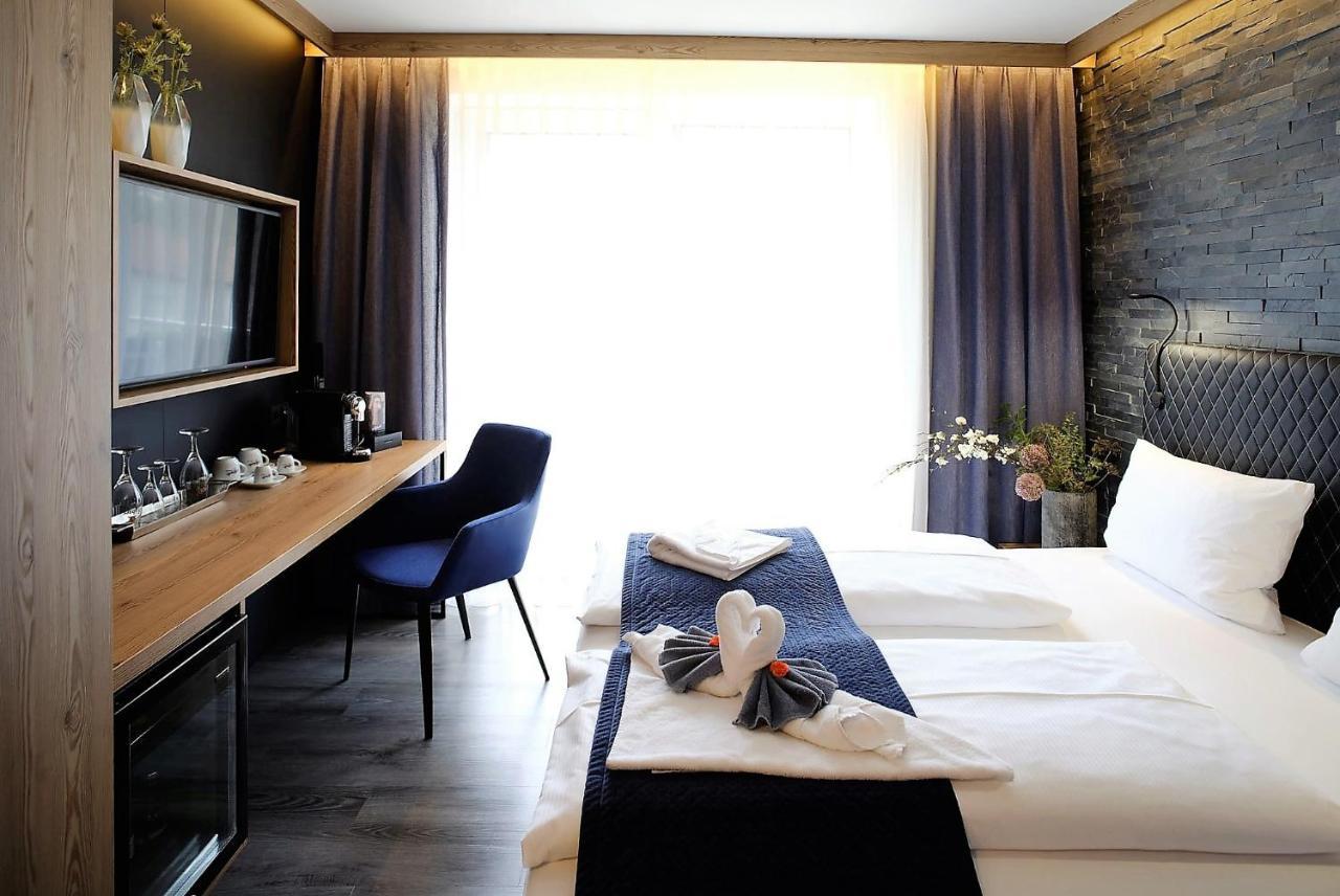 Art & Galerie Hotel Lenz Plauer See Fuenfseen ภายนอก รูปภาพ