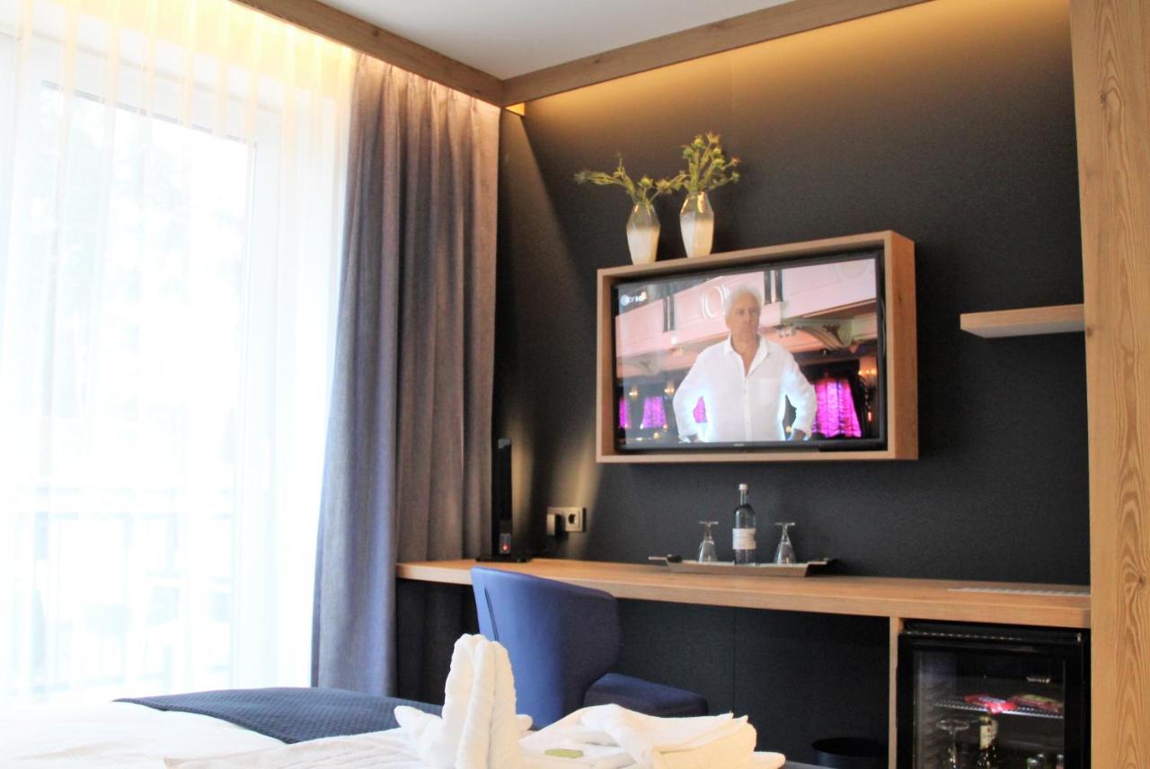 Art & Galerie Hotel Lenz Plauer See Fuenfseen ภายนอก รูปภาพ