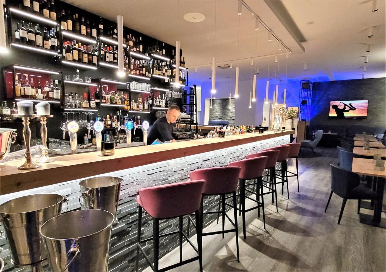 Art & Galerie Hotel Lenz Plauer See Fuenfseen ภายนอก รูปภาพ