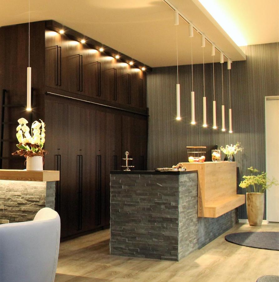 Art & Galerie Hotel Lenz Plauer See Fuenfseen ภายนอก รูปภาพ