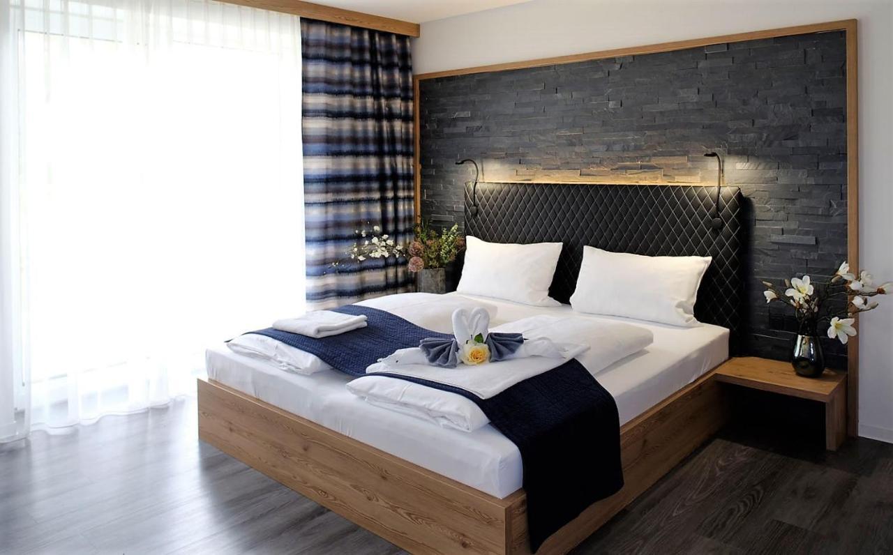 Art & Galerie Hotel Lenz Plauer See Fuenfseen ภายนอก รูปภาพ
