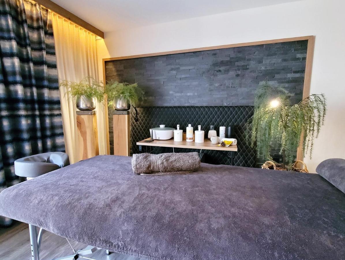 Art & Galerie Hotel Lenz Plauer See Fuenfseen ภายนอก รูปภาพ