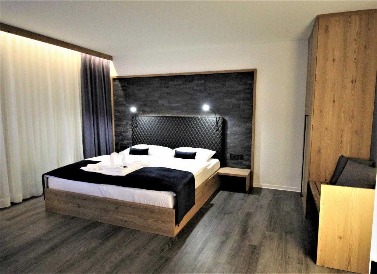 Art & Galerie Hotel Lenz Plauer See Fuenfseen ภายนอก รูปภาพ